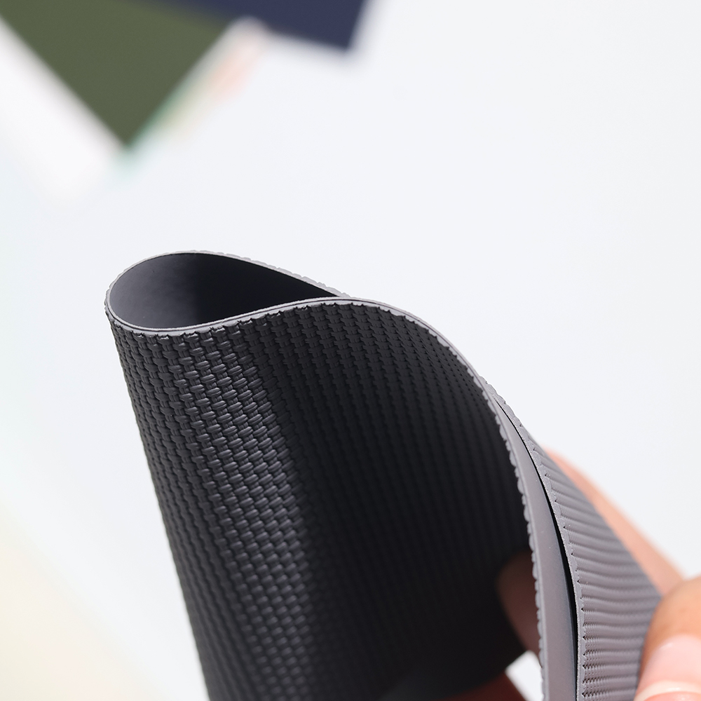 FKM Rubber Sailcloth Signature - Curved Spring Bar 评论和价格